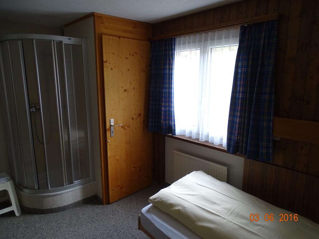 Hotel Old-Jnn Saas im Prattigau Oda fotoğraf