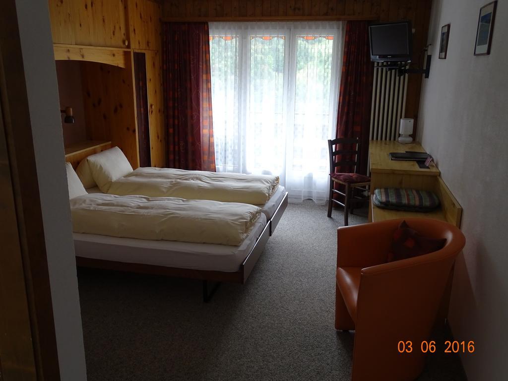 Hotel Old-Jnn Saas im Prattigau Oda fotoğraf