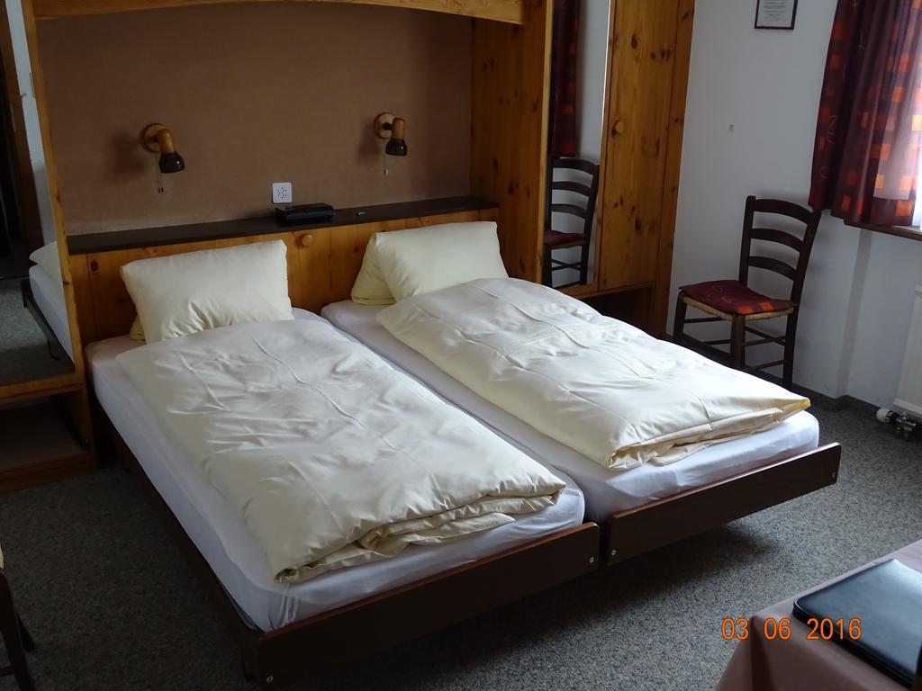 Hotel Old-Jnn Saas im Prattigau Oda fotoğraf